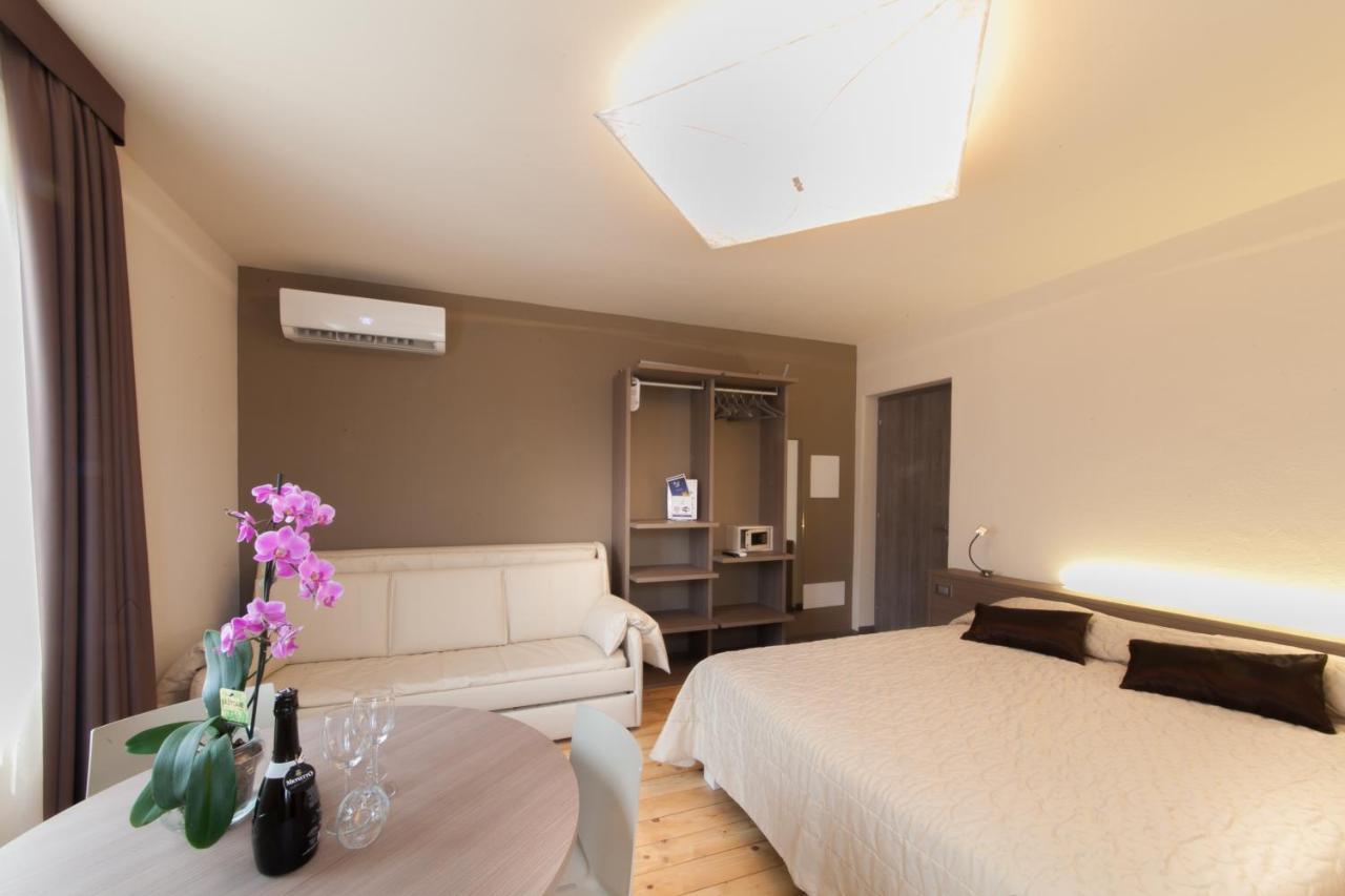 International Rooms & Apartments Sirmione Exterior photo